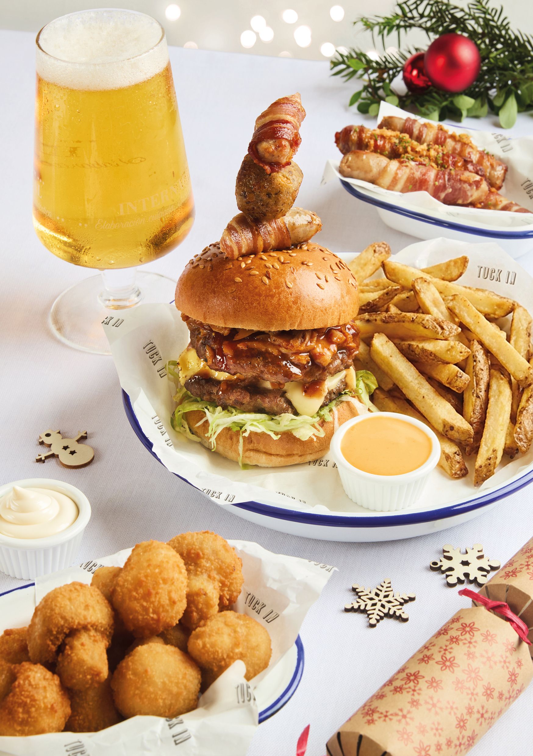 Festive Lunch & Dinner at The Hollingwood Hotel in Hollingwood